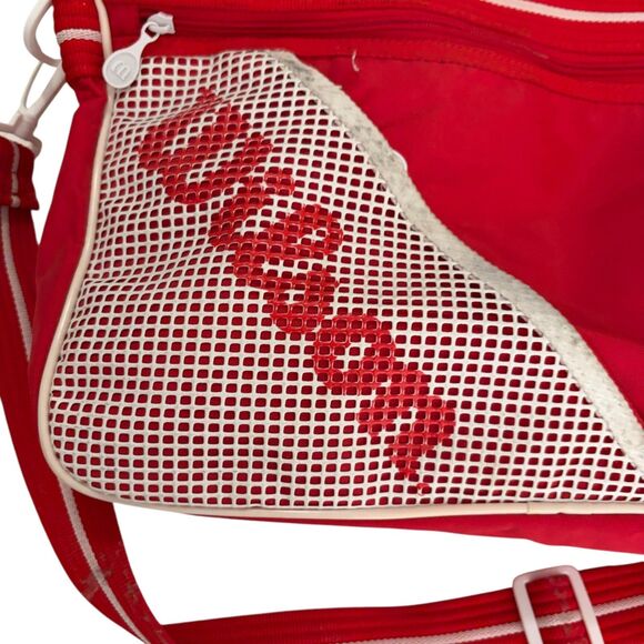 Wilson Vintage Duffle Bag Red White Tennis Gym Strap Tote Sports Bag - Picture 3 of 15
